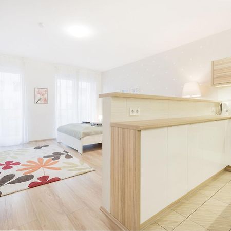 The Chic Crib With Balcony Apartment Budapest Bagian luar foto
