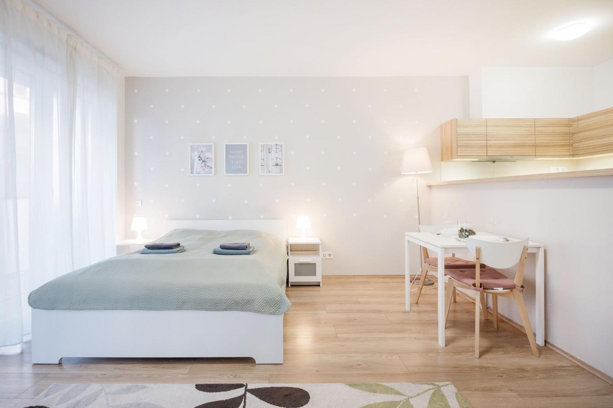 The Chic Crib With Balcony Apartment Budapest Bagian luar foto