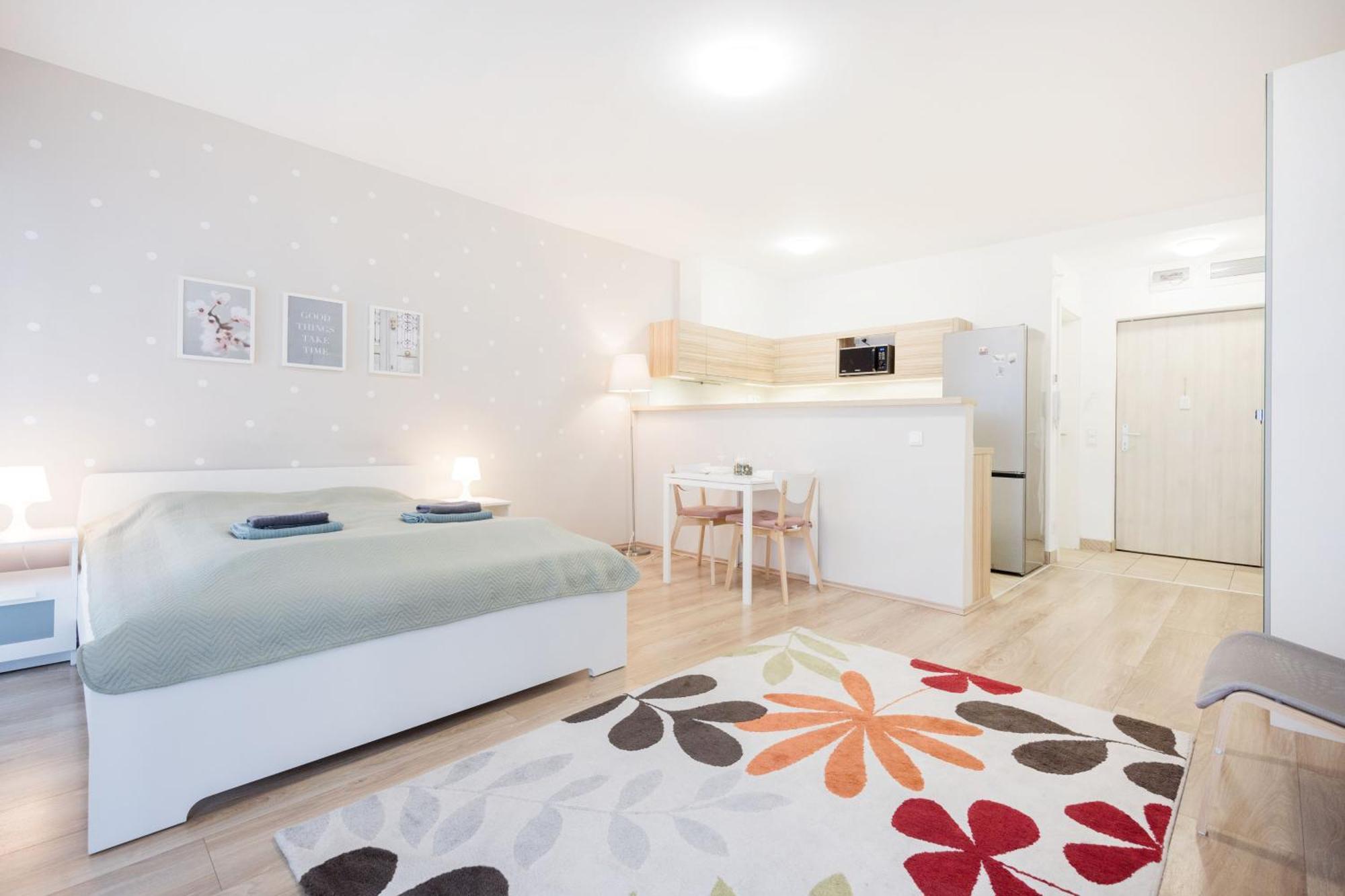 The Chic Crib With Balcony Apartment Budapest Bagian luar foto