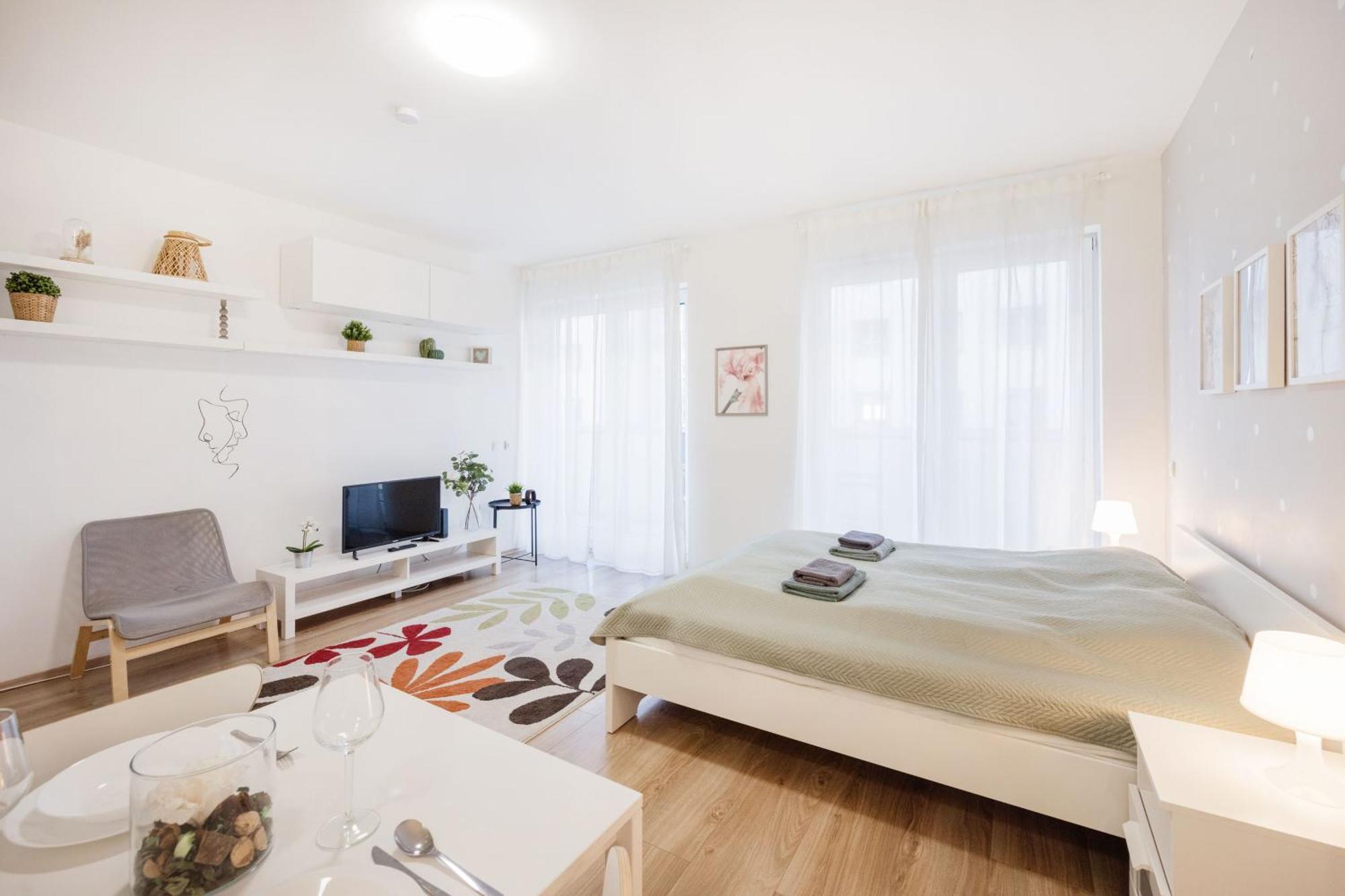 The Chic Crib With Balcony Apartment Budapest Bagian luar foto
