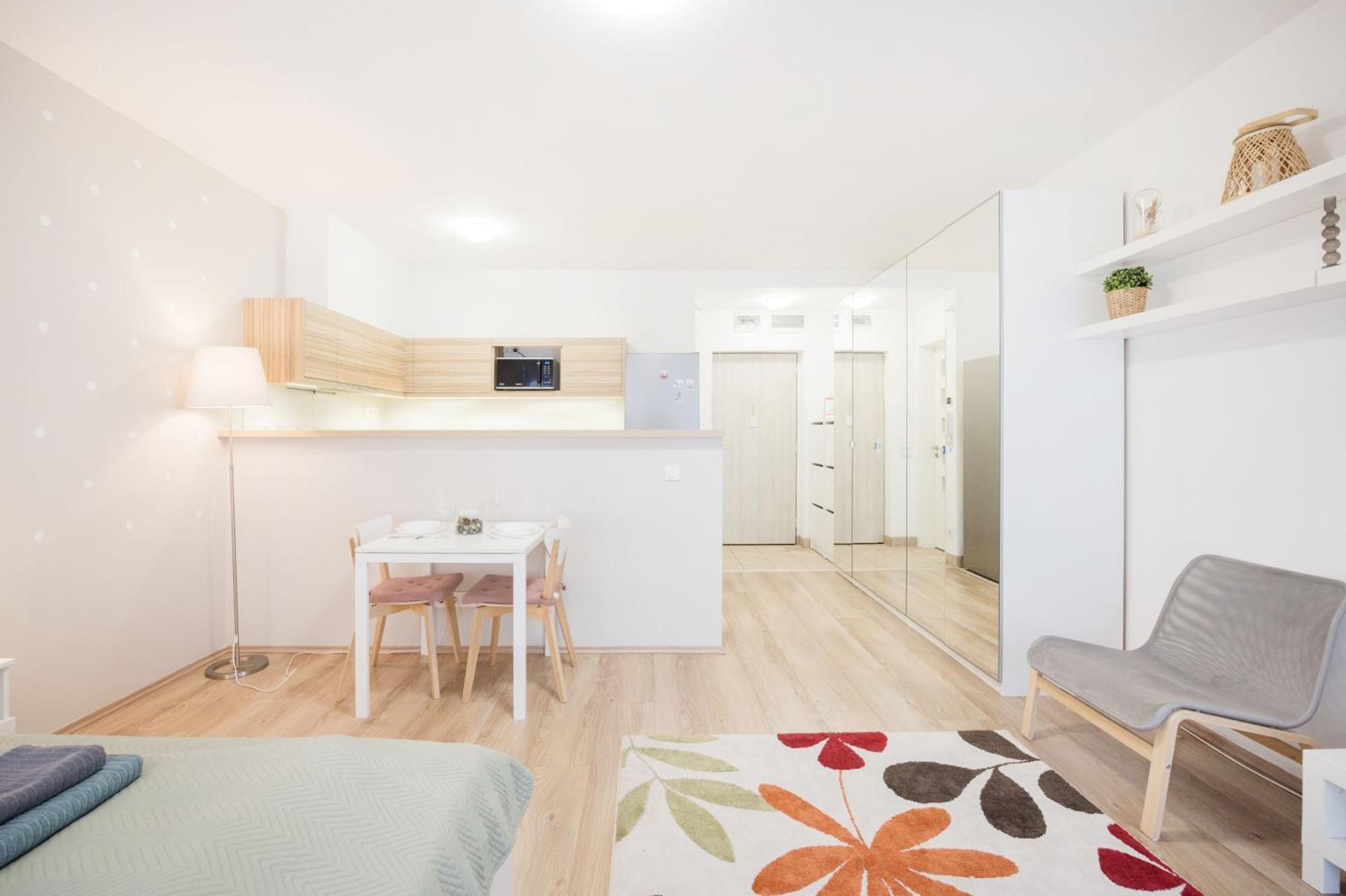 The Chic Crib With Balcony Apartment Budapest Bagian luar foto
