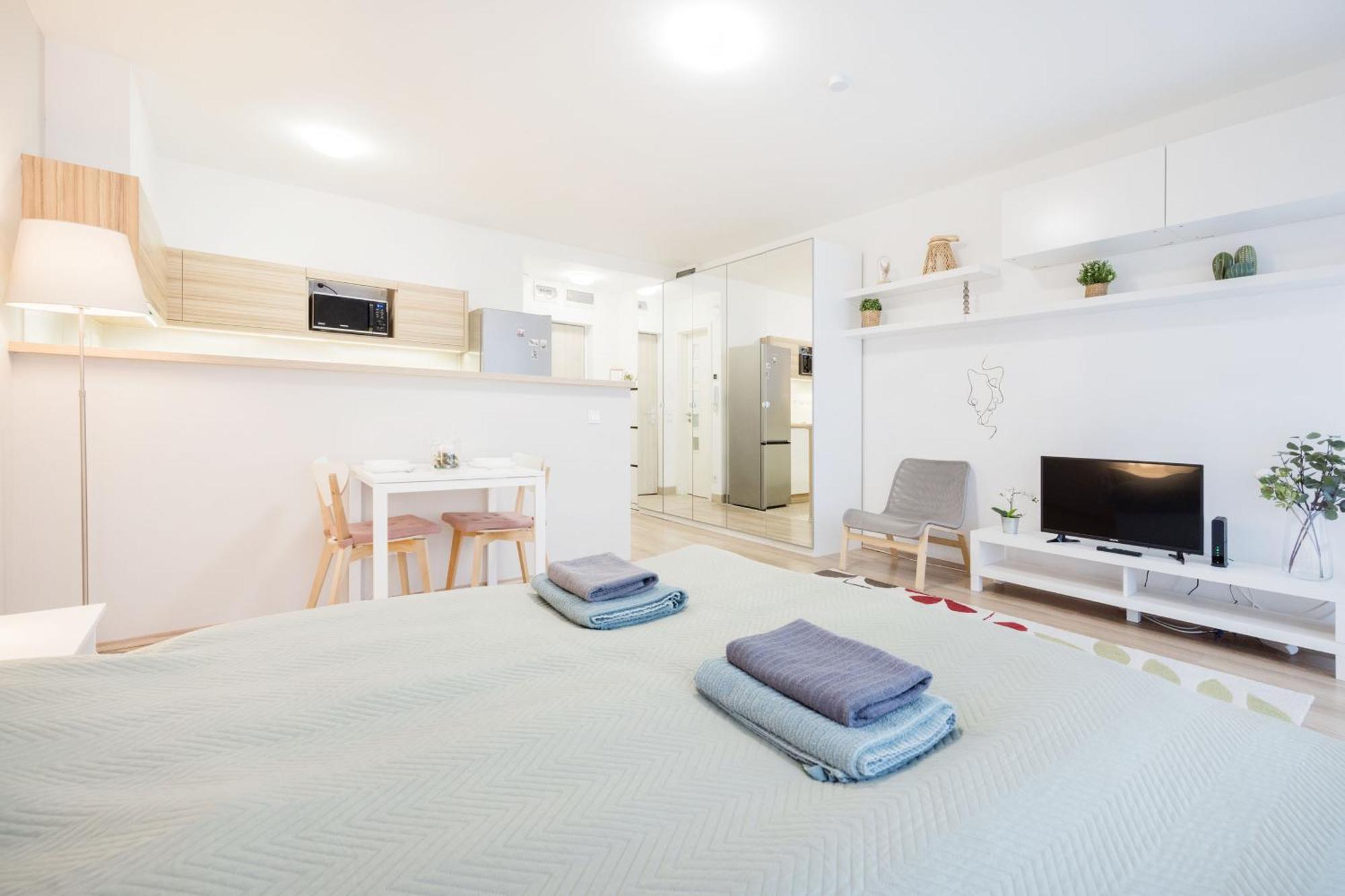 The Chic Crib With Balcony Apartment Budapest Bagian luar foto